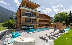 Appartement Zillertal Klee mit Restaurant KleemenTine